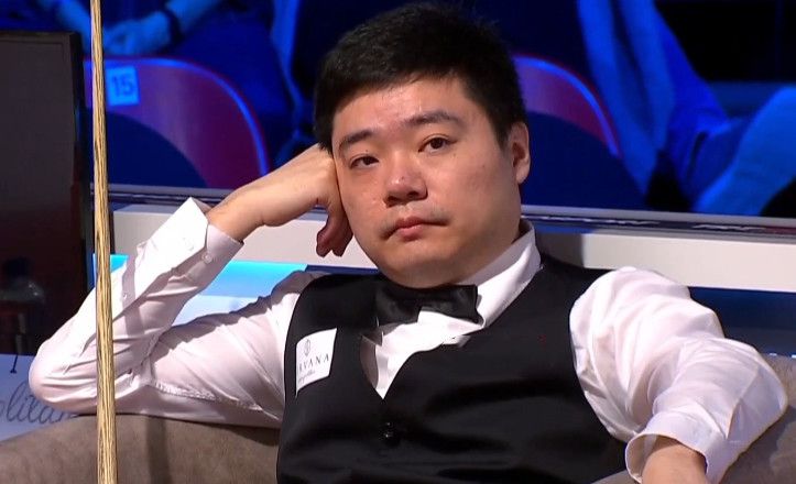 不管是加菲尔德与石头姐的打情骂俏，仍是蜘蛛侠一针一线缝战衣的卖萌表演，和加菲每到危难时刻就蹦出来的二百五喃喃自语，都让影片有张有弛，比蜘蛛侠的蜘蛛丝还收放自若。